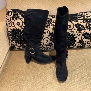 Suede boots in great condition